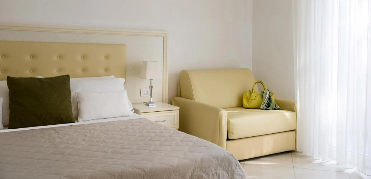Residence Suite Smeraldo Riccione Exteriör bild