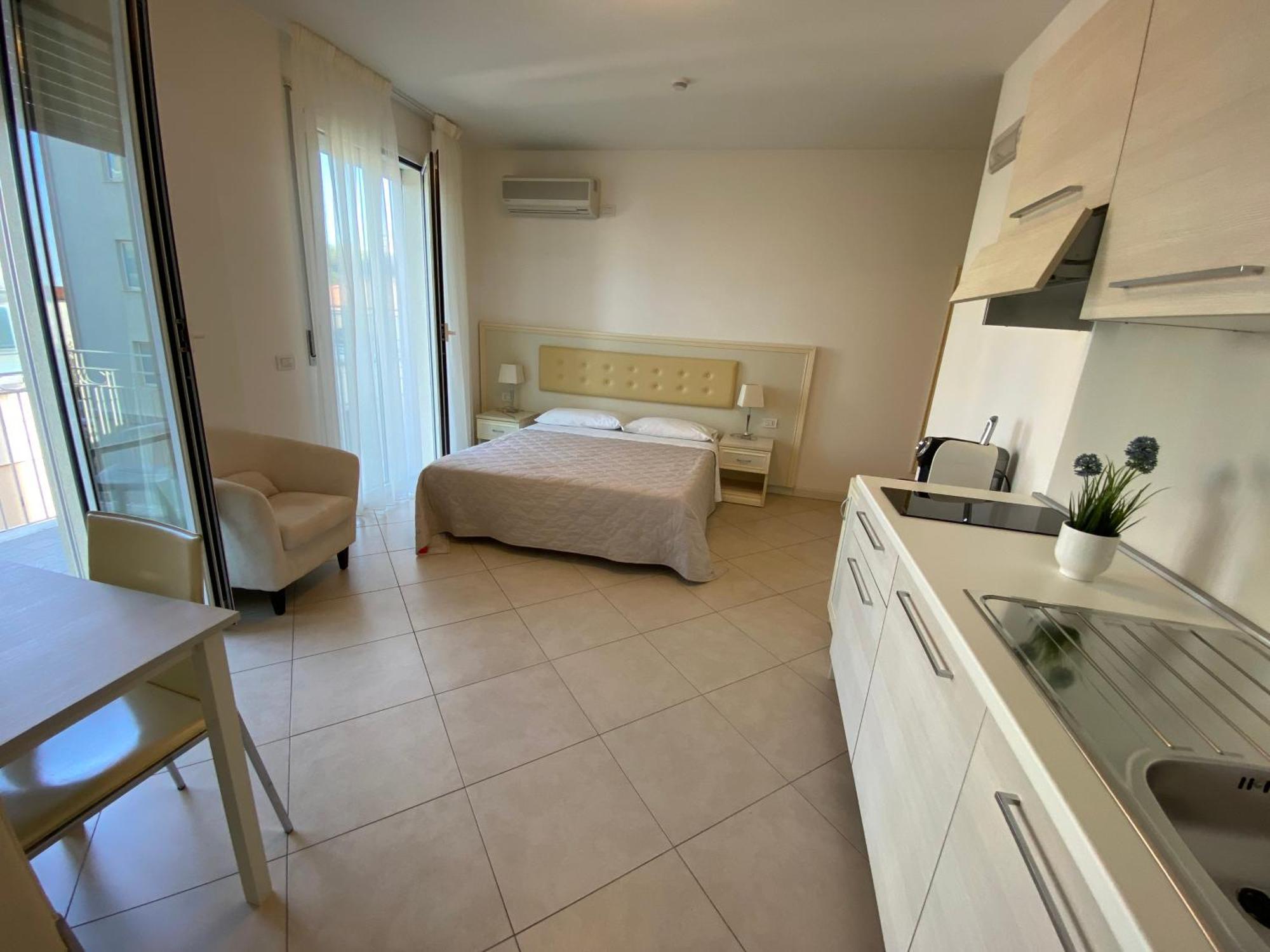 Residence Suite Smeraldo Riccione Exteriör bild