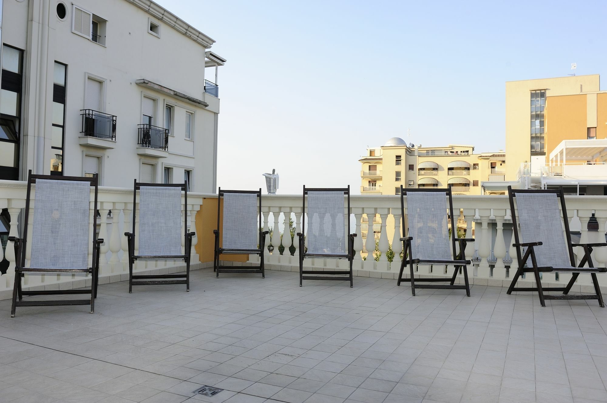Residence Suite Smeraldo Riccione Exteriör bild