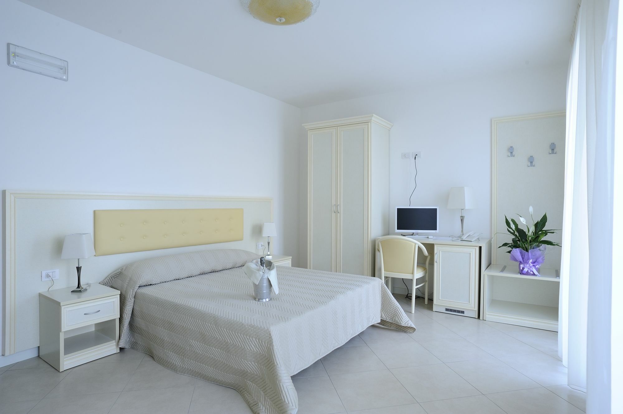 Residence Suite Smeraldo Riccione Exteriör bild